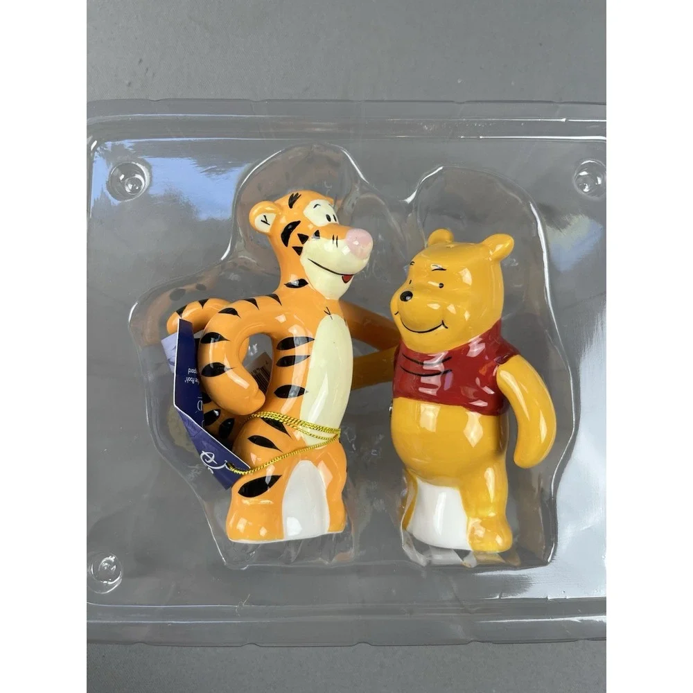 Disney Pooh And Tigger Hugging Magnetic Salt And Pepper Shakers Westland NIB